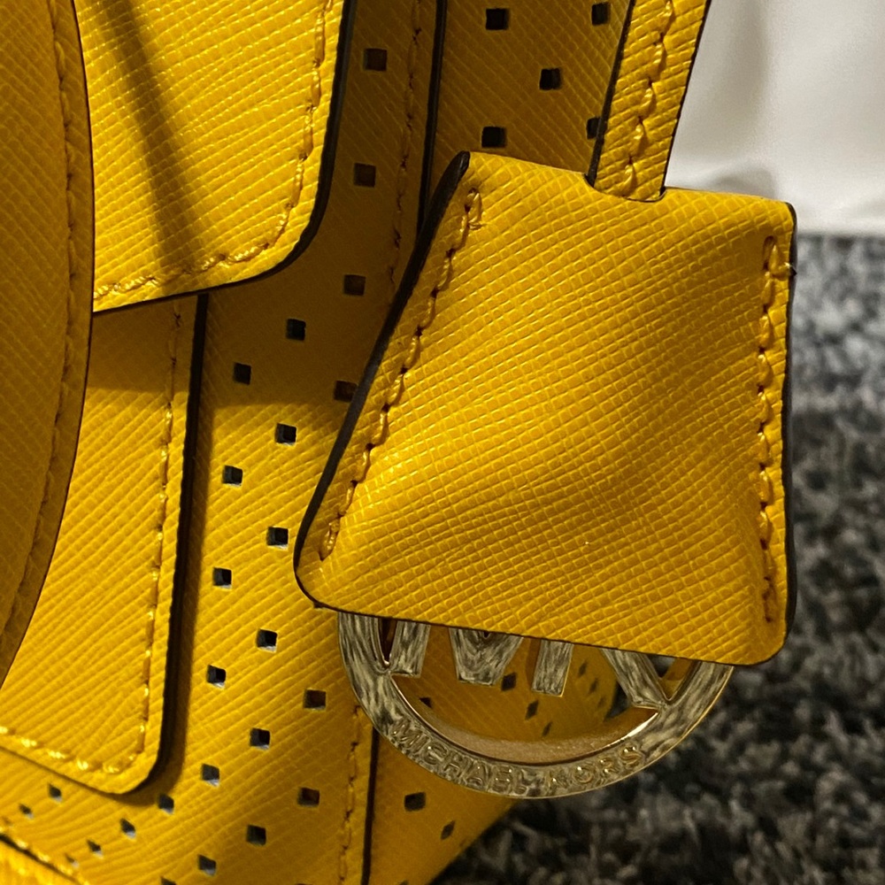 ✨2XHost Pick✨ MICHAEL Michael Kors Crossbody - Picture 3 of 4
